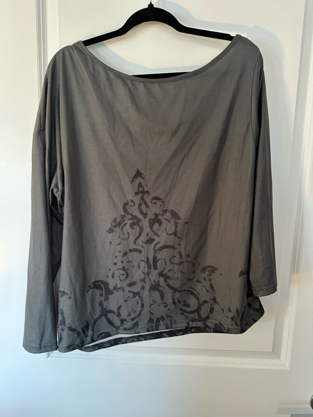 Romwe Medium Off-Shoulder Gray Skeleton Graphic Long-Sleeve Top - Picture 2 of 3